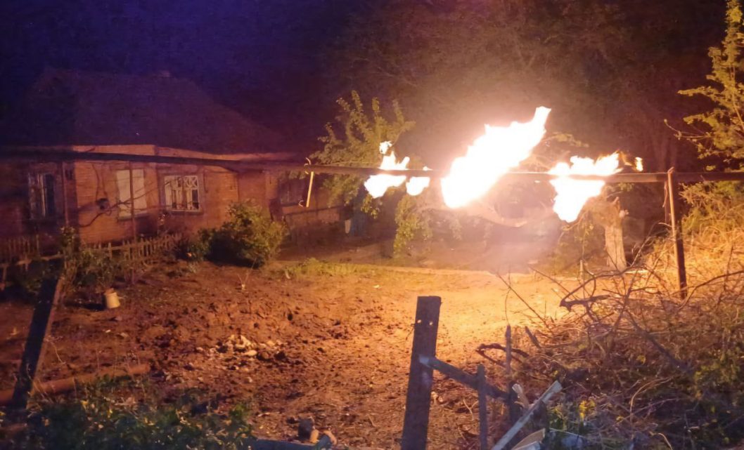 Повреждены дома, газопровод и линии ЛЭП: оккупанты трижды обстреляли Никопольщину из артиллерии
