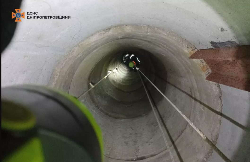 В Днепропетровской области женщина упала в 20-метровый колодец с водой