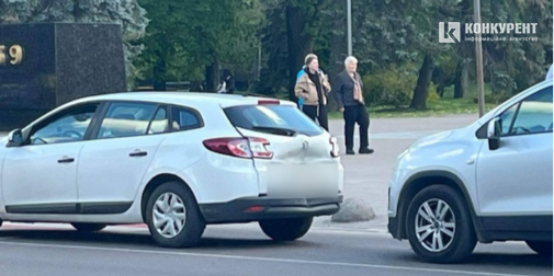 У Луцьку біля меморіалу Chevrolet влетів в Renault (фото)