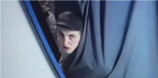 Свою ношену повісив на вішак: у Луцьку юнак вкрав футболку у магазині Staff (відео)