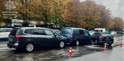 У Луцьку на Відродження влупилися три автівки (фото)