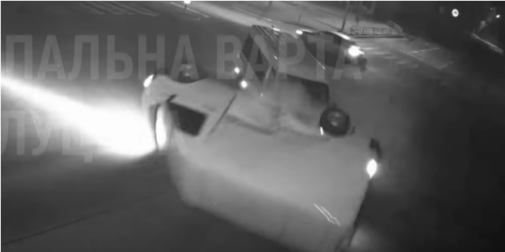 Аварія на перехресті в Луцьку: показали, як перекинувся бус (відео)