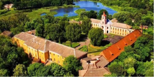 Куди поїхати біля Луцька восени: найкращі місця для осінніх пригод