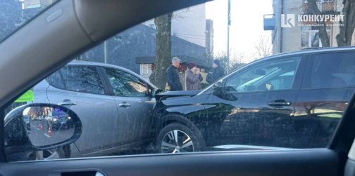 У Луцьку на проспекті Волі влупилися три автівки: утворився затор в обох напрямках