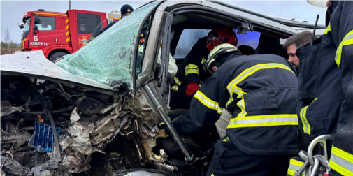 Під Луцьком – серйозна ДТП: з понівечених авто визволяли водіїв (фото)