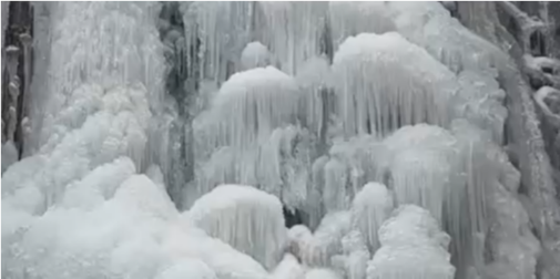 У Карпатах замерз один із найвищих водоспадів в Україні (відео)