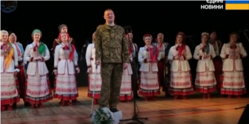 З окопів – на сцену: соліст Волинського народного хору після поранення і реабілітації знову заспівав (відео)