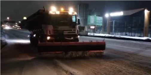 Засніжені траси Волині розчищали всю ніч і ранок: яка ситуація зараз (відео)