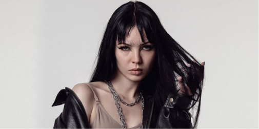 Співачка Кажанна, опісля гучного скандалу, підписала контракт із популярним лейблом
