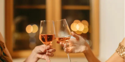 Чому насправді всі цокаються на застіллях