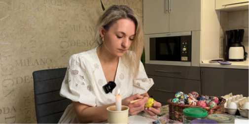 Майстриня з Волині поділилася процесом створення писанок (відео)