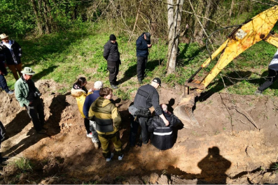 На Волині пошуковці виявили невідому братську могилу (фото)