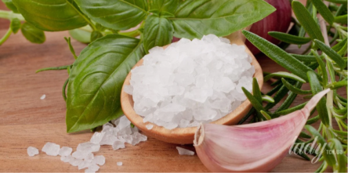 Чому нас тягне на солоне: експерти назвали 7 можливих причин