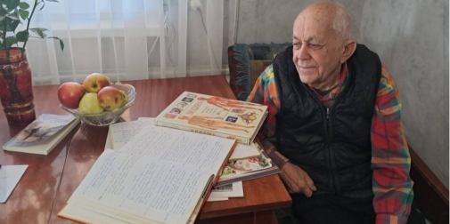 «Бачив» хвороби із заплющеними очима: біля Луцька живе унікальний дід-цілитель