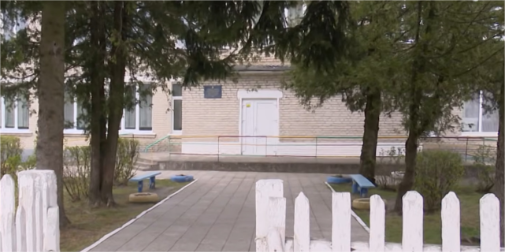 Діти – у плісняві, а двір розвалюється: на Волині батьки б'ють на сполох через дитсадок (відео)
