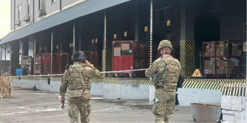 У Києві під час огляду в поштовому відділенні вибухнула посилка: є загиблий і поранені