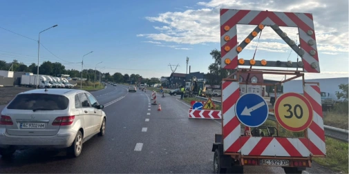 Біля Луцька облаштовують нові зупинки та острівець безпеки на М-19 (фото)