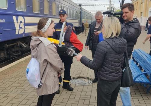 Жінку, у якої в евакуаційному потязі почалися перейми, зустріли у сусідній із Хмельниччиною області