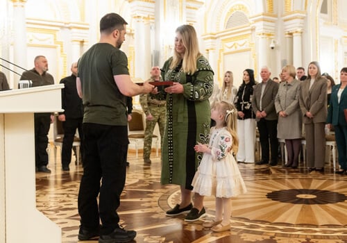 Зеленський вручив орден «Золота Зірка» рідним загиблого шепетівчанина «Мунфіша»