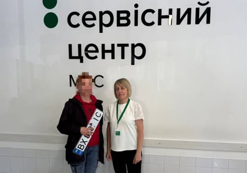 Воїнка на Хмельниччині зареєструвала волонтерське авто просто під час відпустки