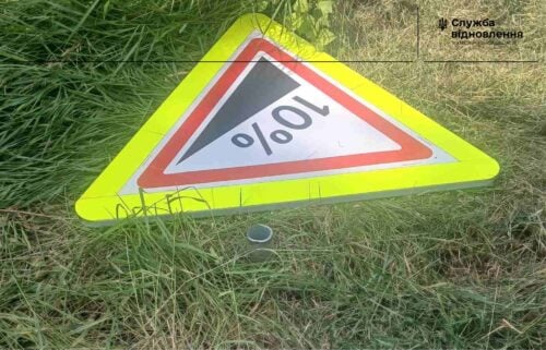 Дороги без знаків і зруйноване покриття: служба на Хмельниччині б’є на сполох через хвилю аварій і крадіжок