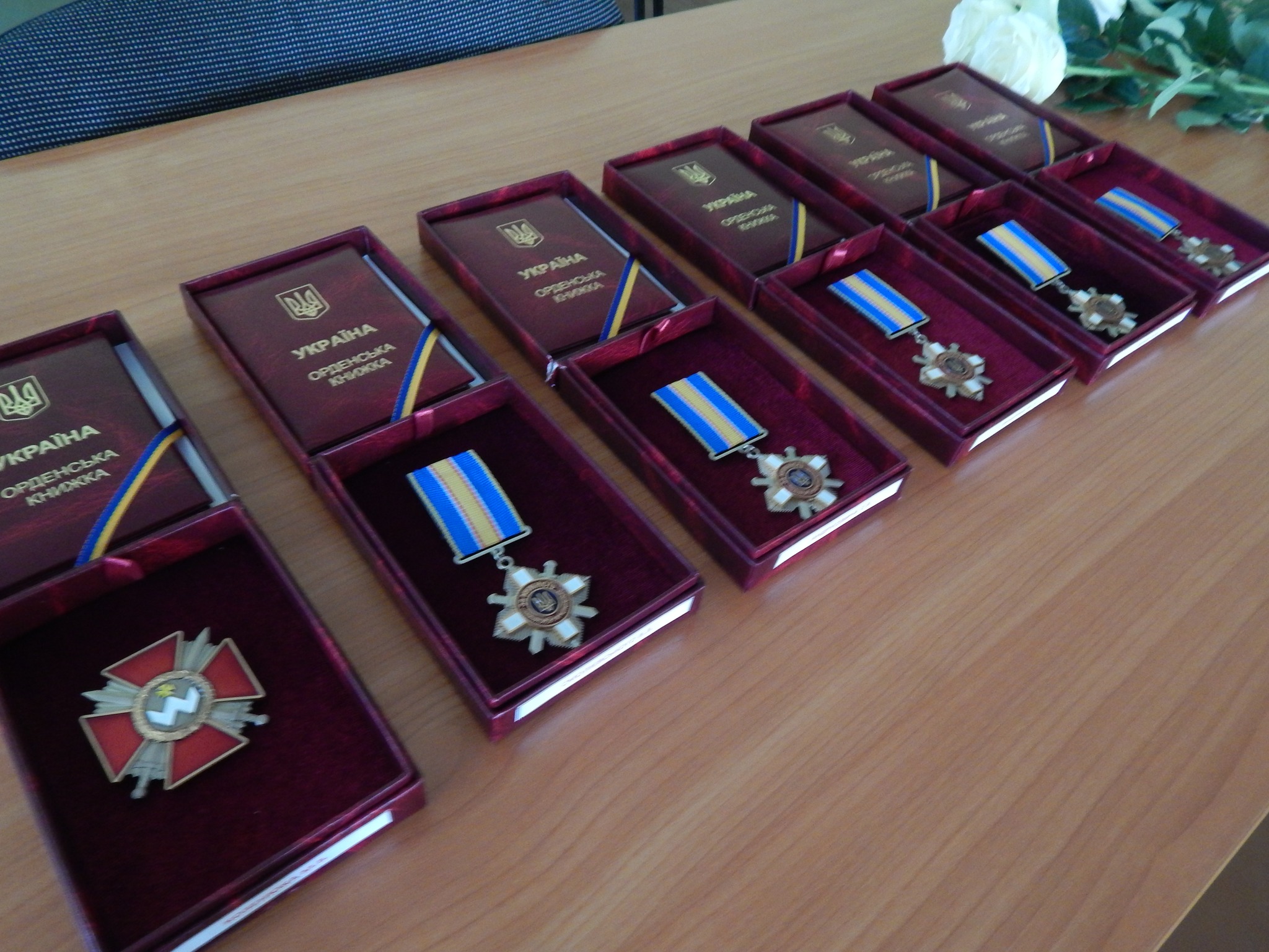 На Хмельниччині нагороди полеглих військових передали рідним захисників