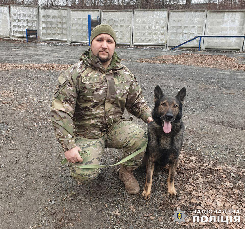 На Хмельниччині службовий пес допоміг затримати 17-річного юнака, який пограбував місцевий магазин