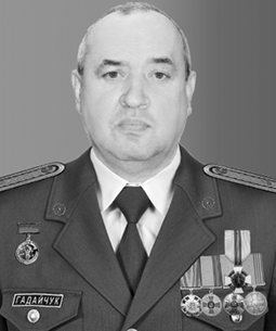 На Хмельниччині попрощалися із загиблим на війні 55-річним старшим офіцером