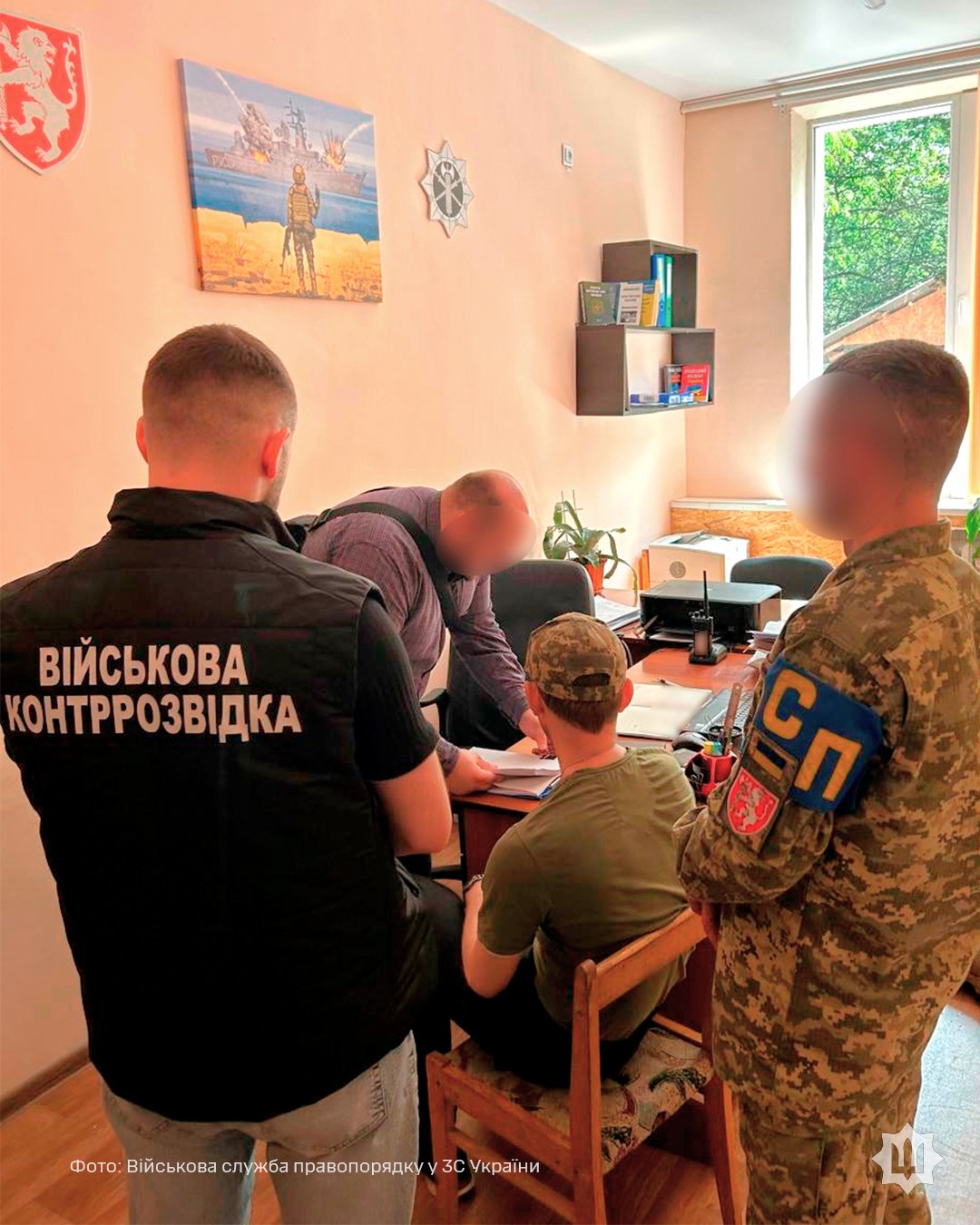 На Хмельниччині під час спроби дати хабаря затримали військовослужбовця, який перебував у СЗЧ