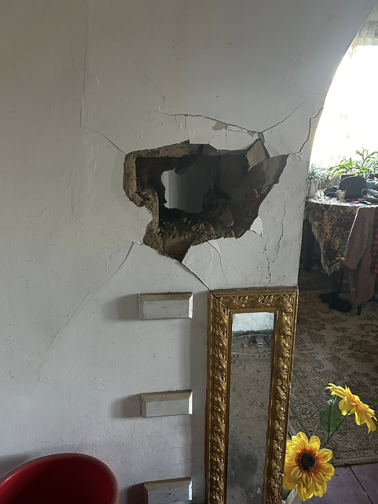 У селі Пліщин на Хмельниччині через російський обстріл пошкоджено кілька домогосподарств