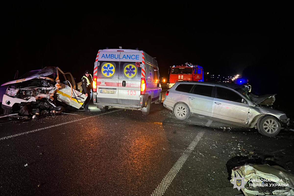 Смертельна аварія на Хмельниччині: загинув водій, двоє людей у лікарні