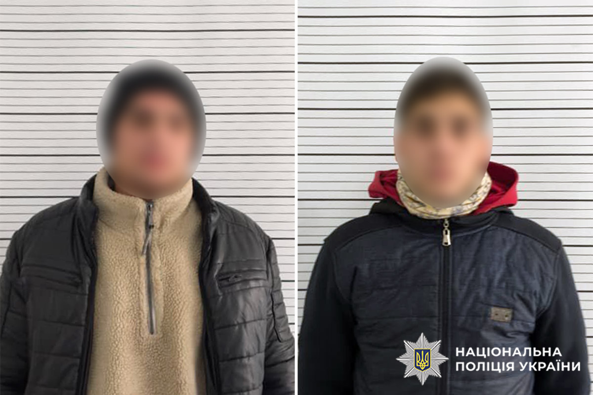 У Хмельницькому поліцейські оперативно затримали двох молодиків, які пограбували 71-річну пенсіонерку