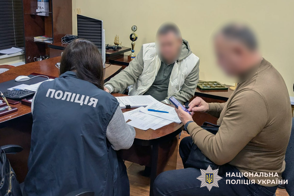 Посадовців міської ради на Хмельниччині та підрядників підозрюють у розкраданні 2,4 млн грн