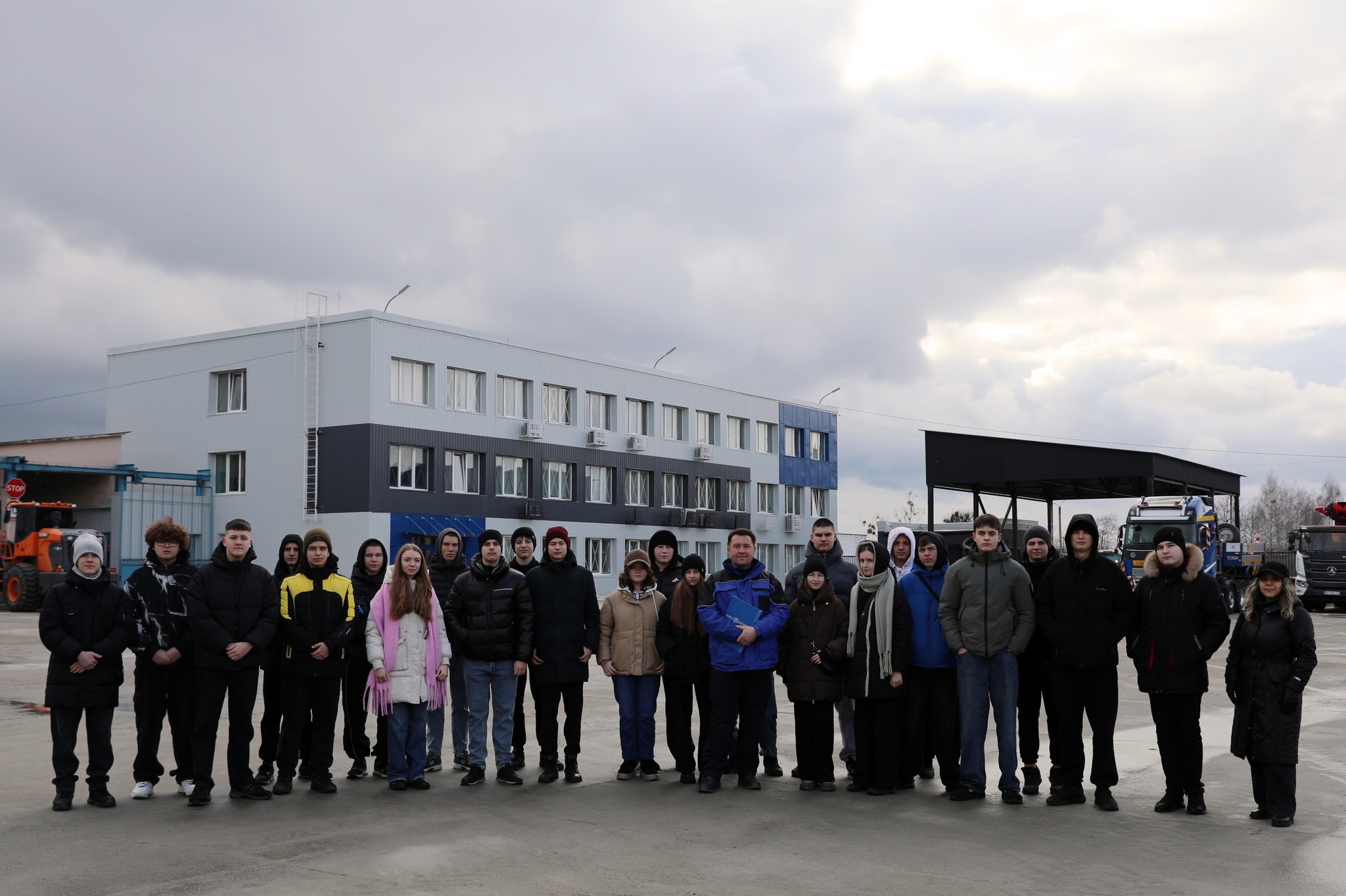 «Атомна школа ХАЕС»: старшокласники побували на об’єктах комунального господарства та в транспортному цеху