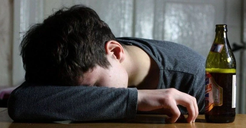 Смерть 9-річного хлопчика від алкоголю на Хмельниччині: справу передали до суду