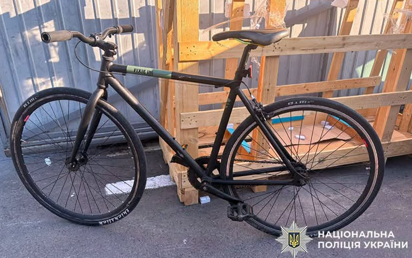 У Хмельницькому під колеса автомобіля потрапила 18-річна велосипедистка