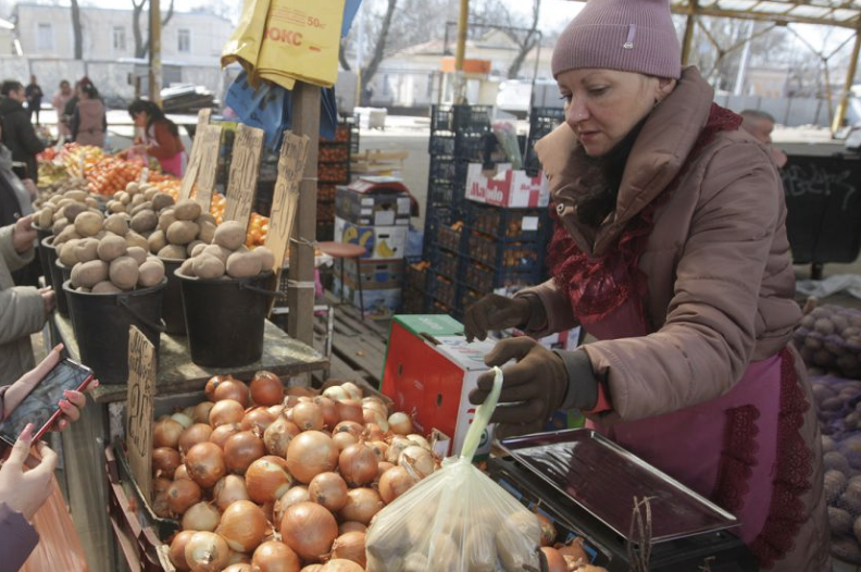 Жовтень 2024: які продукти та послуги «вдарили по кишені» запоріжців