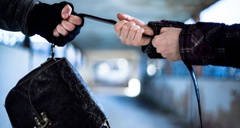 Неповнолітні в Ізмаїлі отримали тюремні терміни за грабіж літньої жінки та крадіжку банківської картки