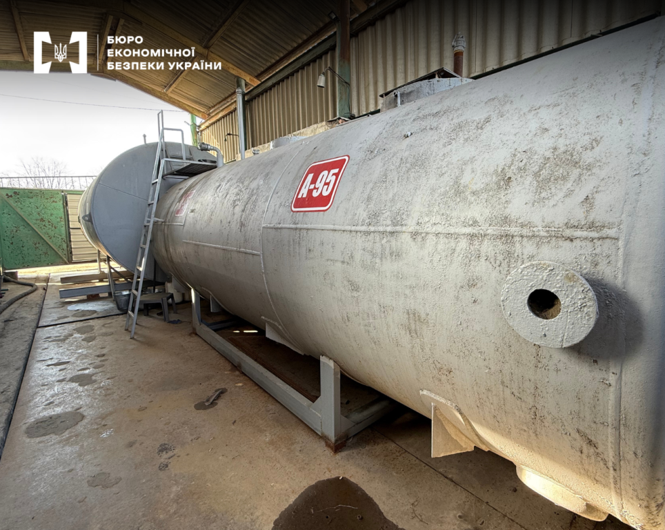 У Затоці та Вилковому демонтували нелегальні АЗС