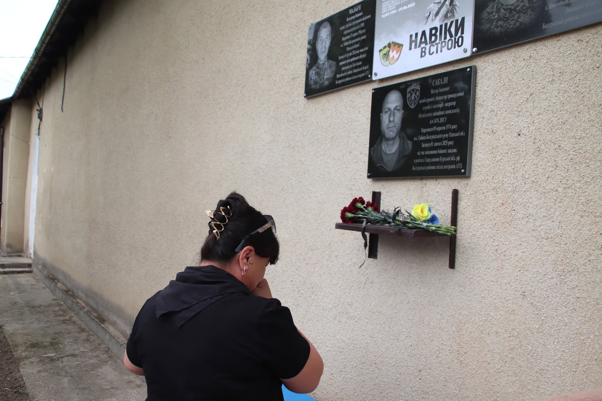 У Болградській громаді відкрили меморіальну дошку на честь полеглого захисника Віктора Сакали