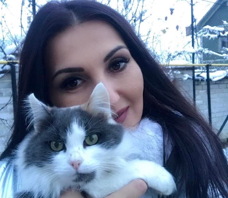«Я могла задихнутися газом»: посадовиця з Чернівців розповіла, як кішка врятувала їй життя