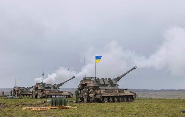 Українські артилеристи завершують навчання на САУ AS90 у Британії - фото