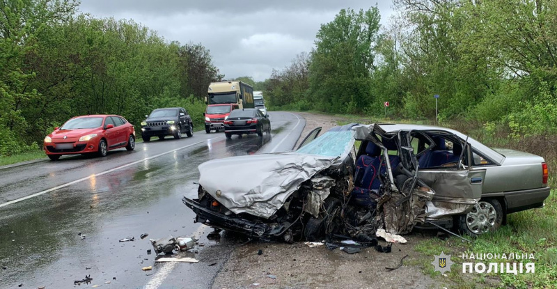Смертельна ДТП на Буковині: авто зіткнулося з фурою, водій легковика помер у лікарні