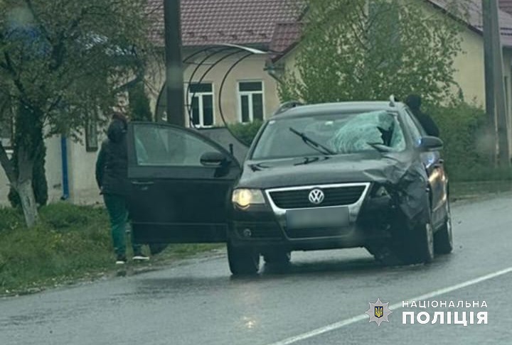 Смертельна аварія на Буковині: водійка збила 18-річного хлопця