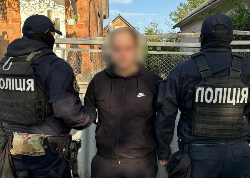 Збував наркотики та психотропи: на Буковині затримали 26-річного наркоторговця