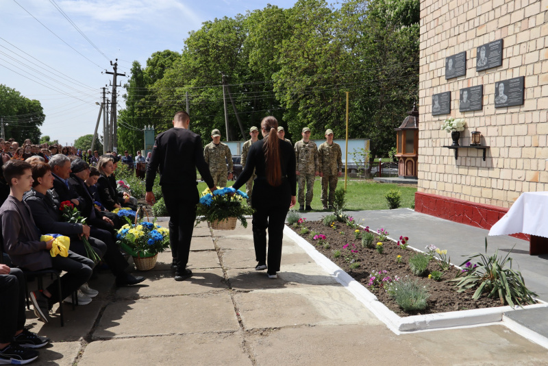 У селі на Буковині встановили меморіальні дошки загиблим Героям