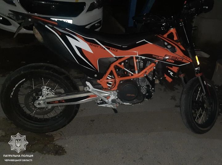Поліцейські з Буковини виявили мотоцикл, який перебуває у міжнародному розшуку