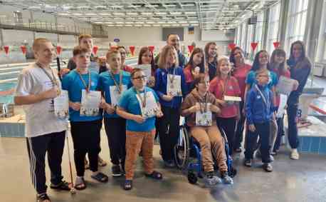 Юні плавці із Сум стали переможцями та призерами на чемпіонаті Полтавщини