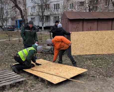 У Сумах тривають роботи з ліквідації наслідків удару БпЛА