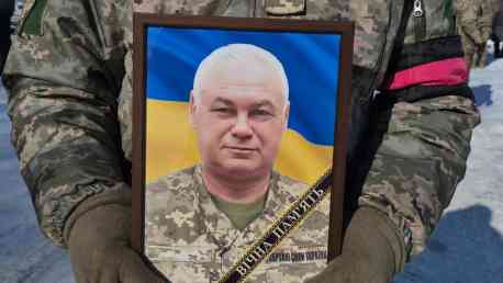 Лебединська громада попрощалася з Героєм-захисником Юрієм Марченком